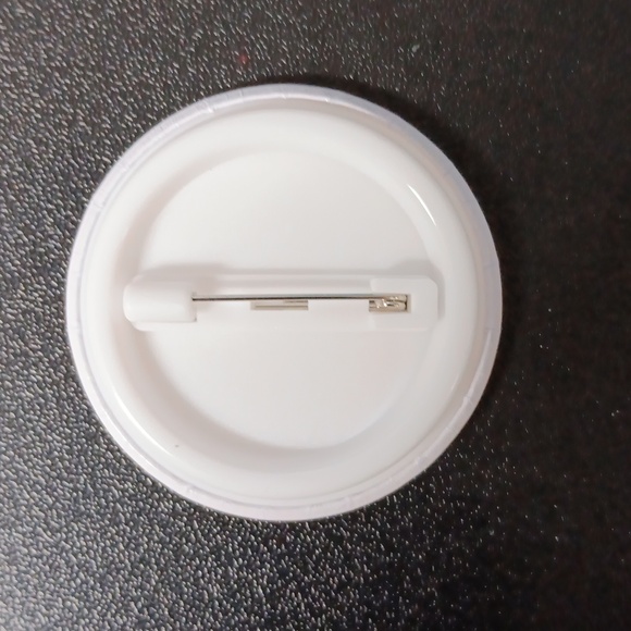 Kill Bill Button Pin (NEW) - Picture 2 of 2